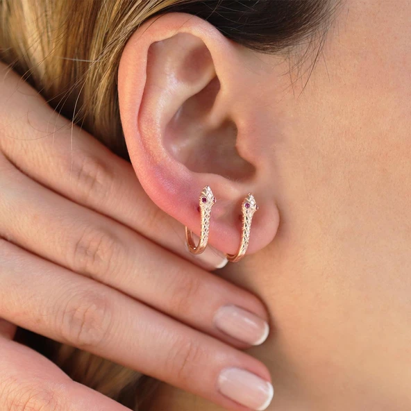 Yılan Kırmızı Zirkon Taşlı Rose Gold Kaplama Gümüş Küpe ürün görseli 1