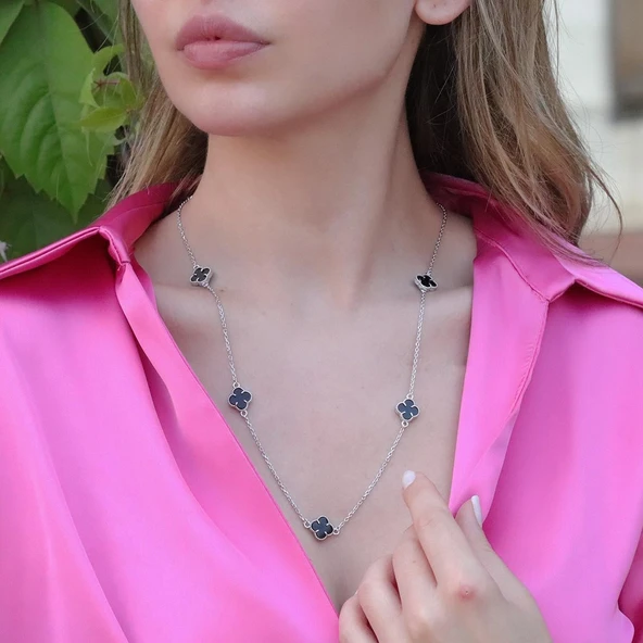 İkonik Alhambra Modeli Siyah Mine İşli Gümüş Kolye ürün görseli 1