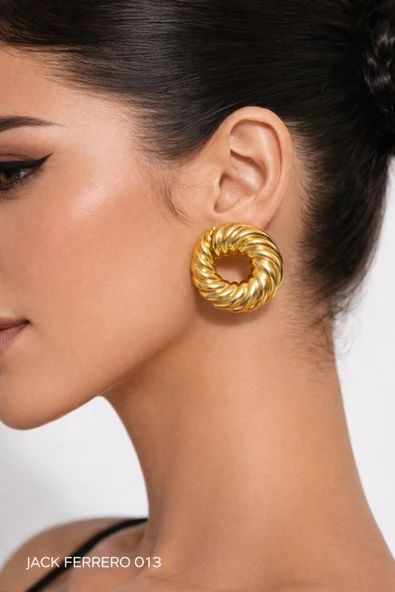 Gold Nyra Çivi Küpe ürün görseli 1