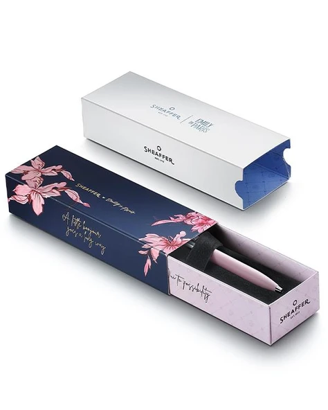 Sheaffer Sentinel Emily In Paris 321 Pembe Mat Gövde Krom Detaylı Tükenmez Kalem E232151 ürün görseli 1