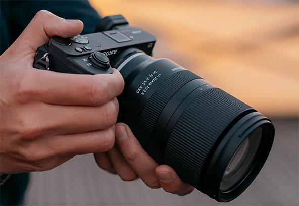 Tamron 17-70mm f/2.8 Di III-A VC RXD Lens (Sony E) ürün görseli 1