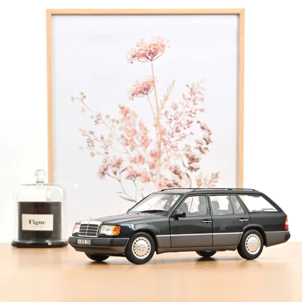 Norev 183960 1/18 Mercedes-Benz 300 D T-Modell 1990 Blueblack Metallic ürün görseli 1