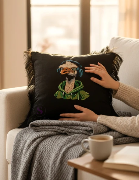 Ördek Nakışlı Kadife Siyah Kırlent Kılıfı (1 adet İÇİ DOLGULU 43 X 43 CM) ürün görseli 1