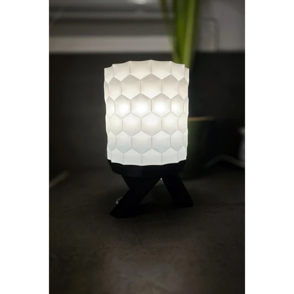 Modern Dekoratif Abajur | LED Ampul Masa Lambası | Geometrik Tasarım ürün görseli 1