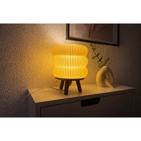 Modern Dekoratif Masa Lambası | Şık Gece Lambası | Sert Plastik Tasarım | LED Uyumlu | Minimal Tasarım | ürün görseli 1