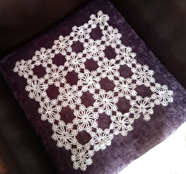 EL İŞİ DANTEL TIĞ İŞİ BEYAZ  43x41cm ürün görseli 1