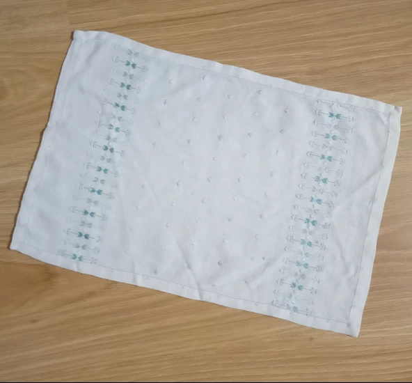 EL İŞİ ÇİÇEKLİ KETEN MENDİL  24x35cm ürün görseli 1