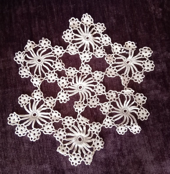 EL İŞİ ÇİÇEKLİ DANTEL TIĞ İŞİ BEYAZ 24cm ürün görseli 1