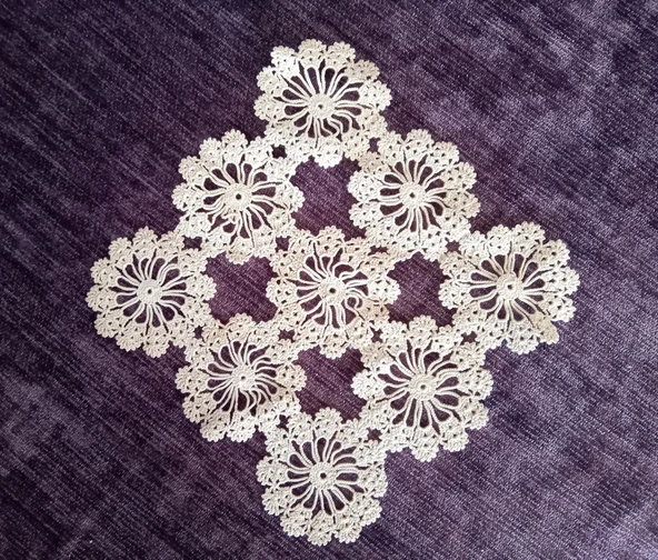 EL İŞİ DANTEL ÇİÇEKLİ TIĞ İŞİ BEJ  16X17cm ürün görseli 1