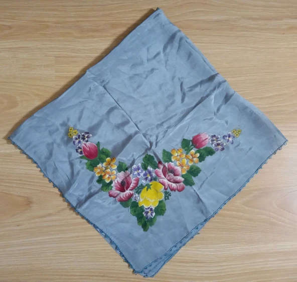 EL İŞİ  ÇEVRESİ DANTELLİ TÜLBENT,YAZMA,OYALI TIĞ İŞİ PAMUKLU YEMENİ,FULAR 76x76cm ürün görseli 1