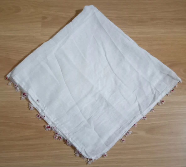 EL İŞİ  BEYAZ TÜLBENT,YAZMA,ÇEVRESİ OYALI TIĞ İŞİ PAMUKLU YEMENİ,FULAR 70x70cm ürün görseli 1