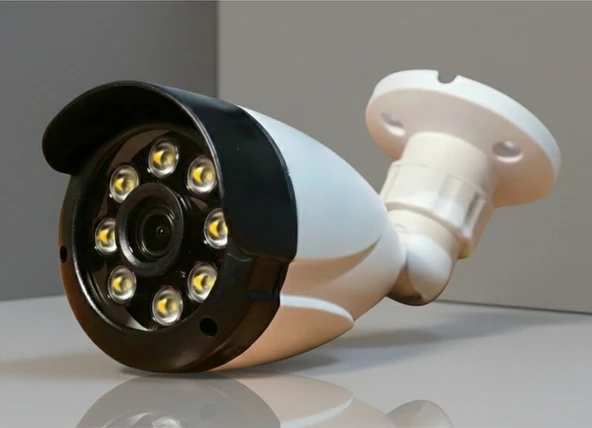 XMPro GECE RENKLİ GÖSTEREN PVC KASA 8 WARM LED 5MP 3.6 SONY LENS 1080P GÜVENLİK KAMERASI ürün görseli 1