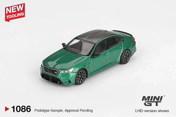 Mini GT MGT01086 1/64 BMW M5 (G90) Isle of Man Green Metallic ürün görseli 1