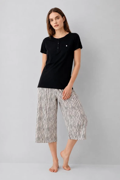 Pierre Cardin Paris Premium KadınBüyük Beden Modal Pamuklu Rahat Kesim Kısa Kollu Kapri Pijama Takım ürün görseli 1