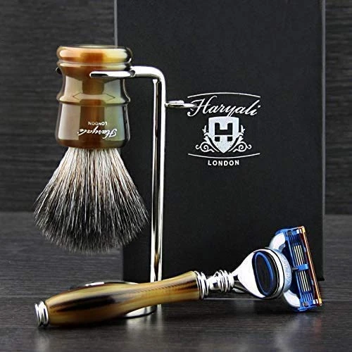 Gentleman Premium Boynuzlu Tıraş Seti - Siyah Sentetik Porsuk ve 5 Kenarlı Kartuşlu Tıraş Makinesi - 1 Değiştirilebilir Kartuş Dahil Lüks Boynuz Replika Reçine Saplar ürün görseli 1