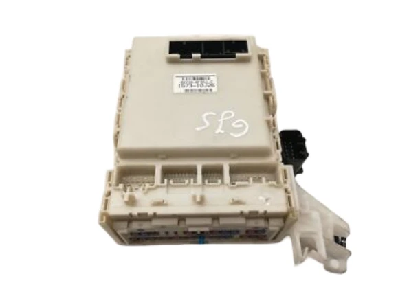 TOYOTA VERSO DİZEL SİGORTA KONTROL PANELİ 2010-2012 82730-0F051-ORJ ürün görseli 1