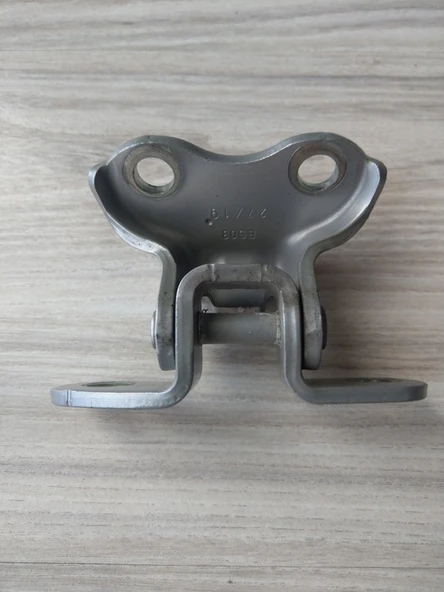 TOYOTA AURIS SAĞ ÖN KAPI ALT MENTEŞE 2007-2012 68730-02050-ORJ ürün görseli 1