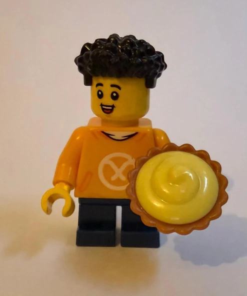 Orjinal Lego Minifigür Young Arin with a Pie ürün görseli 1