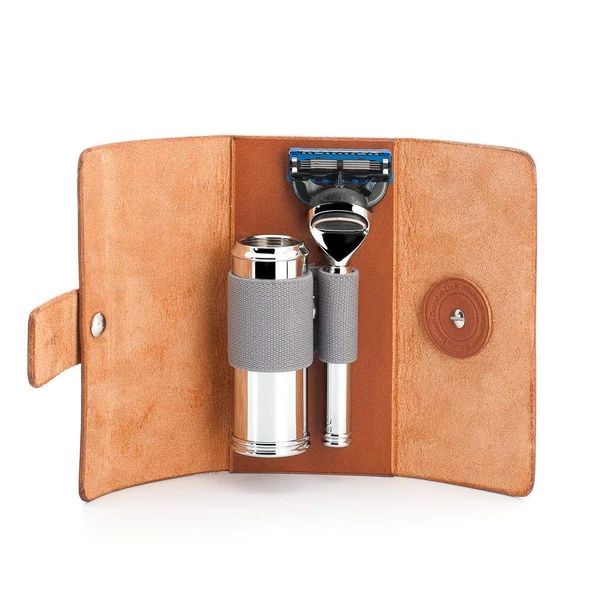 MÜHLE TRAVEL seyahat seti - Silvertip Fiber fırça, Gillette bıçaklarla uyumlu tıraş makinesi, kahverengi deri çanta - krom kaplama metal sap ürün görseli 1
