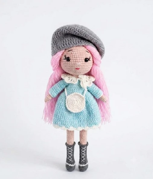 Mavi Elbiseli Liora Bebek Amigurumi Organik Oyuncak ürün görseli 1