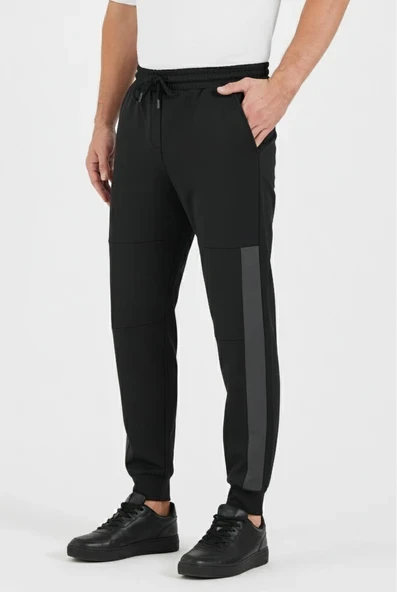 Erkek Siyah Standart Fit Normal Kesim Paça Ribanalı Cepli Rahat Jogger Eşofman Altı ürün görseli 1