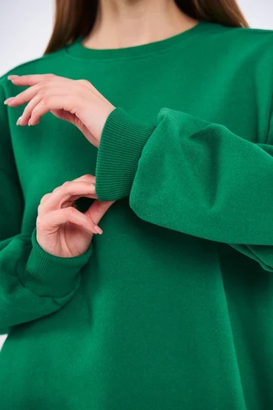 Yeşil Kadın Pamuklu Oversize Basic Bisiklet Yaka Sweatshirt - Resim 3