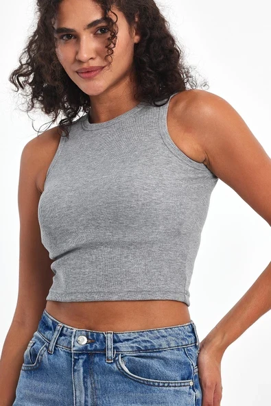 Kadın Gri Fitilli Görünümlü Askılı Kalın Esnek Örme Basic Crop Atlet ürün görseli 1