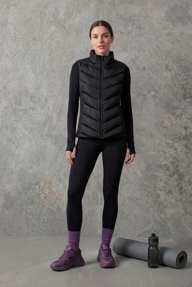 Siyah Kapitone Kolsuz Slim Fit Dik Yaka Fermuarlı Cepli Kadın Şişme Yelek ürün görseli 1