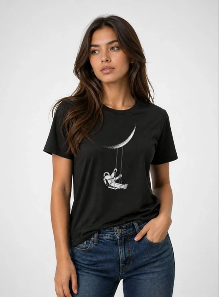 Kadın Astronot Ay Temalı Tişört Kısa Kol Yazlık Bisiklet Yaka T-Shirt - Siyah ürün görseli 1
