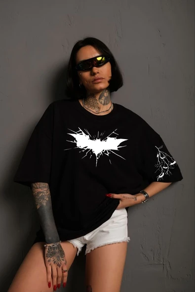 Kadın Bisiklet yaka tişort Ön ve Kol Yarasa Baskılı T-shirt - Siyah ürün görseli 1