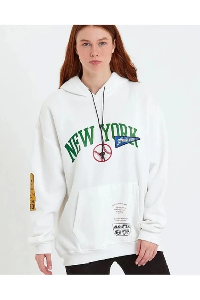Kadın Oversize Kapüşonlu Cepli Ön Kol Baskılı 3 İplik Pamuklu Hoodie Sweatshirt - Beyaz ürün görseli 1