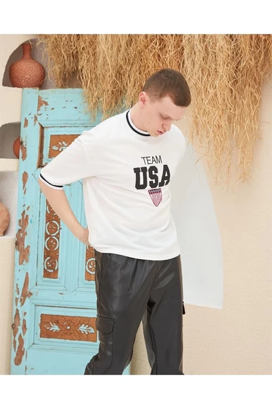 Erkek Bisiklet Yaka Tişört Nakış İşlemeli Kısa Kol Oversize T-Shirt - Beyaz ürün görseli 1