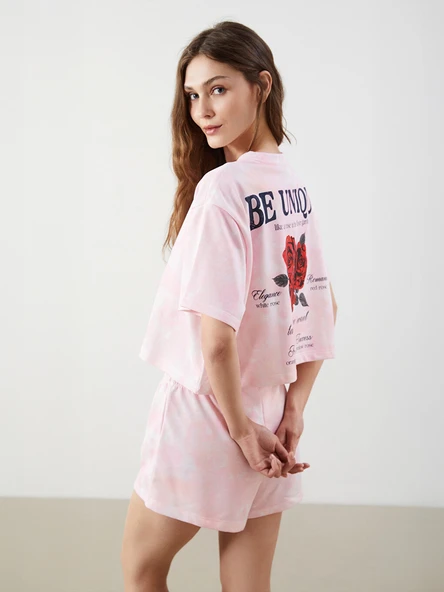 LCW Young Pembe Bisiklet Yaka Baskılı Kadın Şortlu Pijama Takımı ürün görseli 1