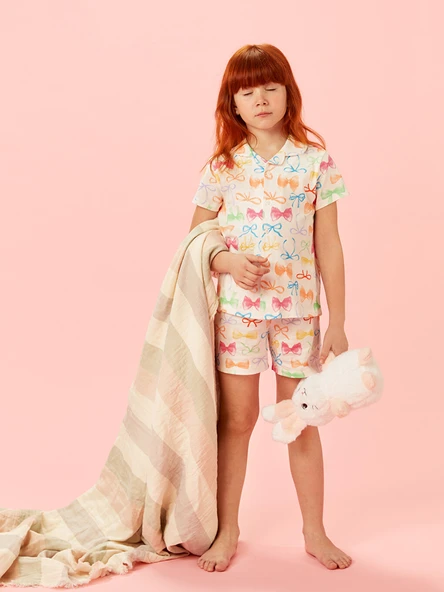 LCW Kids Ekru Kurdele Detaylı Kız Çocuk Şortlu Pijama Takımı ürün görseli 1
