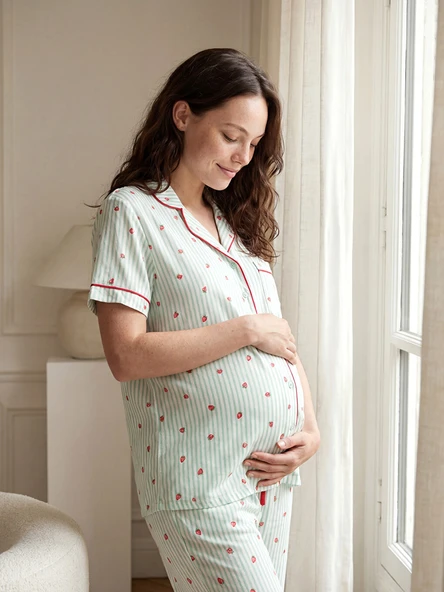 LCW DREAM Ekru Gömlek Yaka Çilek Baskılı Hamile Pijama Takımı ürün görseli 1
