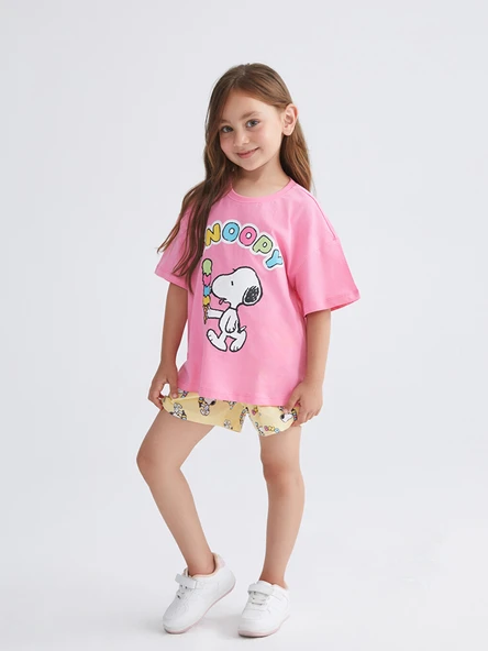 LCW Kids Pembe Bisiklet Yaka Snoopy Baskılı Kız Çocuk Şortlu Pijama Takımı ürün görseli 1