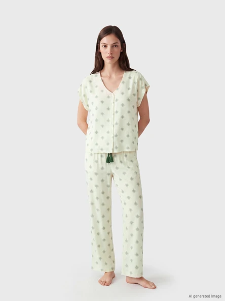 LCW DREAM Ekru V Yaka Desenli Kadın Pijama Takımı ürün görseli 1
