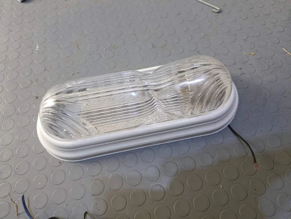 Armatür plastik ikinci el led ampul dahil ürün görseli 1