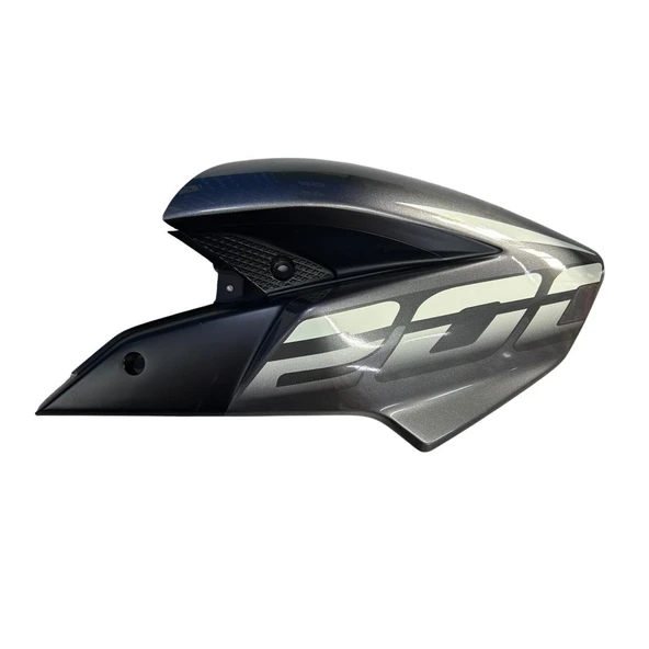 BAJAJ PULSAR NS200 SAĞ DEPO DEKORATİF KAPAK E4 GRİ ORJİNAL ürün görseli 1