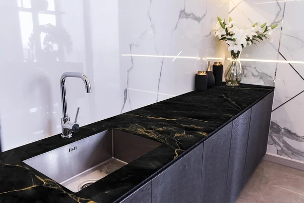 Stickerart Tezgah Üstü Fayans Kaplama Folyosu Mutfak Tezgahı Kaplama Gold Black Marble 70 Cm X 4 Metre ürün görseli 1