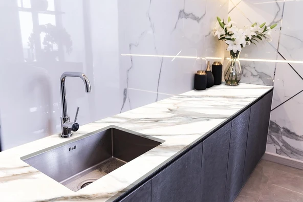 Stickerart Tezgah Üstü Fayans Kaplama Folyosu Mutfak Tezgahı Kaplama White Carrara Marble 70 Cm X 3 Metre ürün görseli 1