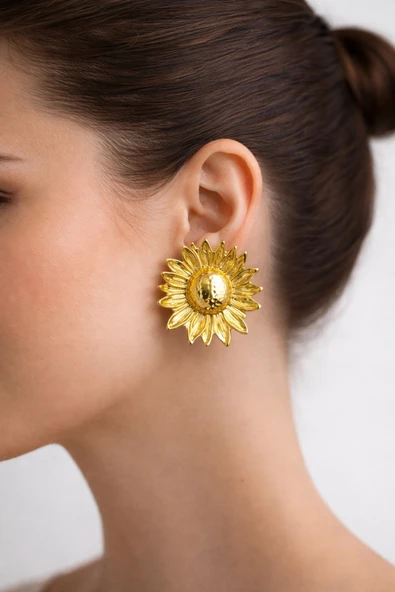 Daisy Gold Çivi Küpe ürün görseli 1