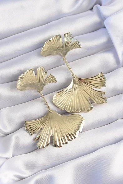 Pirinç Gold Renk Tırtıklı Yaprak Model Sallantılı Küpe ürün görseli 1
