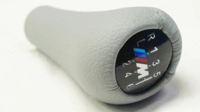 VITES TOPUZU BMW M POWER 6 VITES E30/34/36/39/46/60/62/90/92 GRI DERI ürün görseli 1