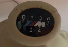 VITES TOPUZU BMW M POWER 5 VITES E30/34/36/39/46/60/62/90/92 BEJ DERI ürün görseli 1