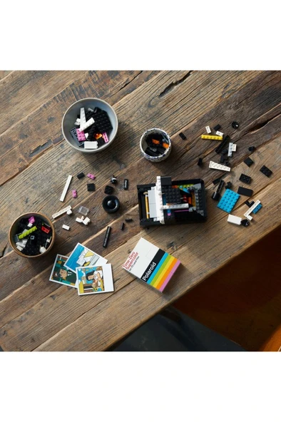 LEGO  Ideas Polaroid OneStep SX-70 Kamera 21345 –  Model Yapım Seti (516 Parça) ürün görseli 1