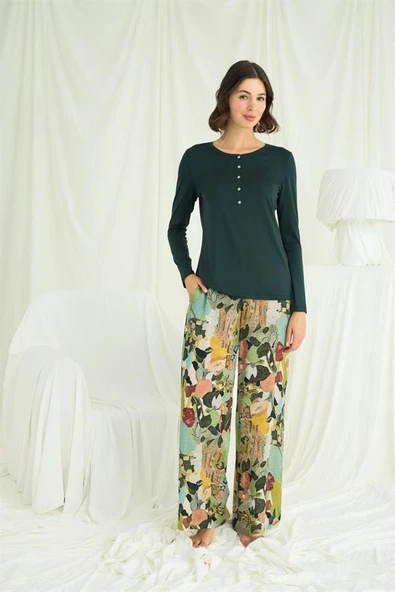 Çiçek ve Yaprak Desenli Pijama Takımı ürün görseli 1
