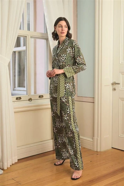 Çiçek Yaprak ve Etnik Desenli Pijama Takımı ürün görseli 1
