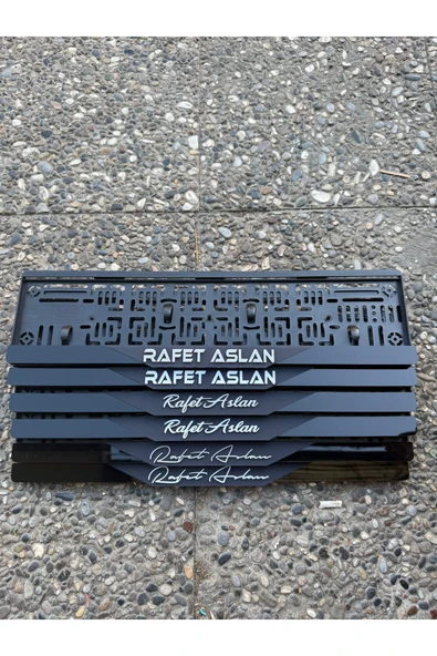 İsme Özel Siyah Kabartmalı Lüks Pleksi Plakalık ürün görseli 1