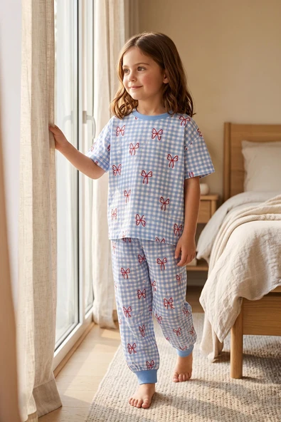 Kız Çocuk Pötikare Desenli Mavi Beyaz Renk Fiyonklu Kısa Kol %100 Pamuk Pijama Takımı ürün görseli 1